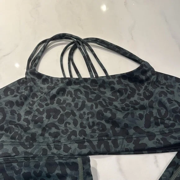 GAP ELIPSE 2pc 🐆💚🖤 - Picture 2 of 13